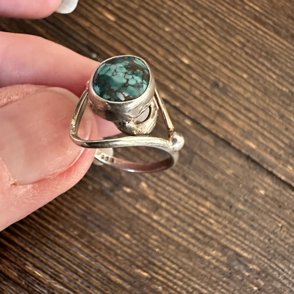 Sterling silver turquoise dainty ring - Picture 3 of 13